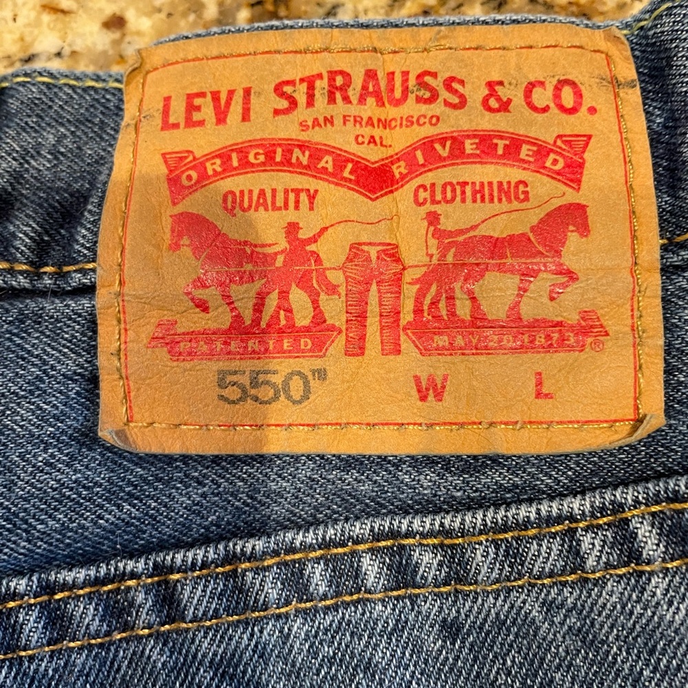 Levi’s 550 medium wash men’s jeans 44Wx30L